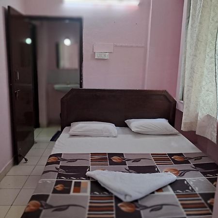 Haritha Apartments, Helpful Staff, Near Bus & Railway Station, Geyser, Tv, Best Priced Family-Only Apartments In Tirupati, Big Families, Groups Welcome Exterior photo