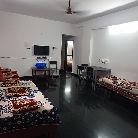 Haritha Apartments, Helpful Staff, Near Bus & Railway Station, Geyser, Tv, Best Priced Family-Only Apartments In Tirupati, Big Families, Groups Welcome Exterior photo