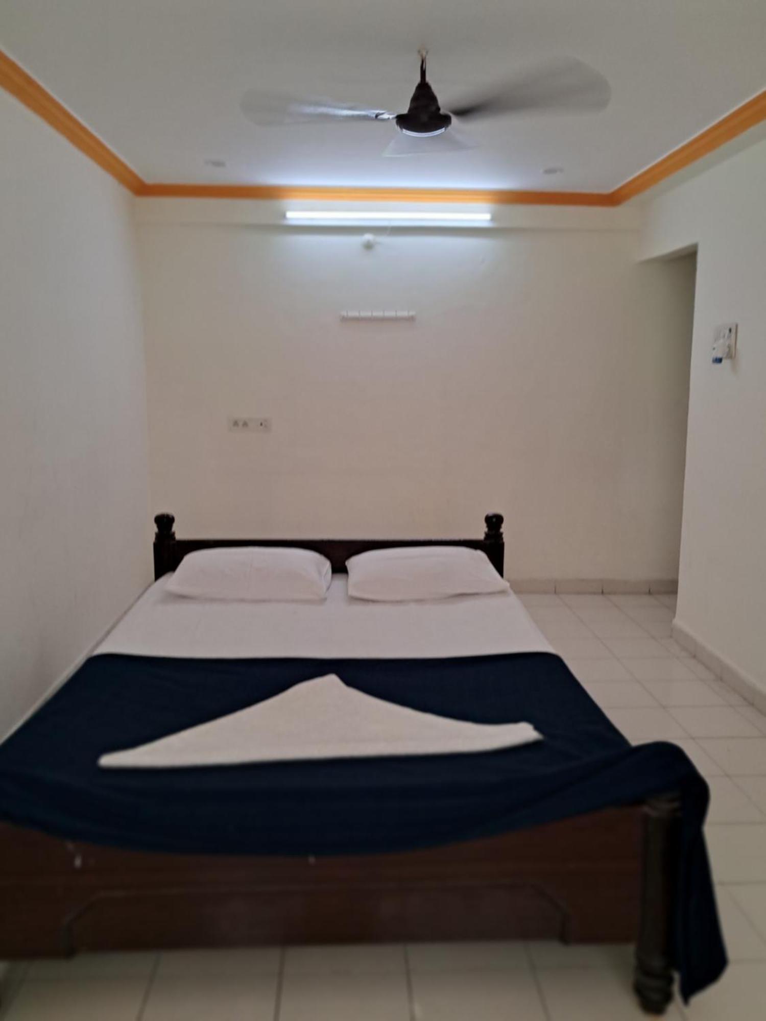 Haritha Apartments, Helpful Staff, Near Bus & Railway Station, Geyser, Tv, Best Priced Family-Only Apartments In Tirupati, Big Families, Groups Welcome Exterior photo