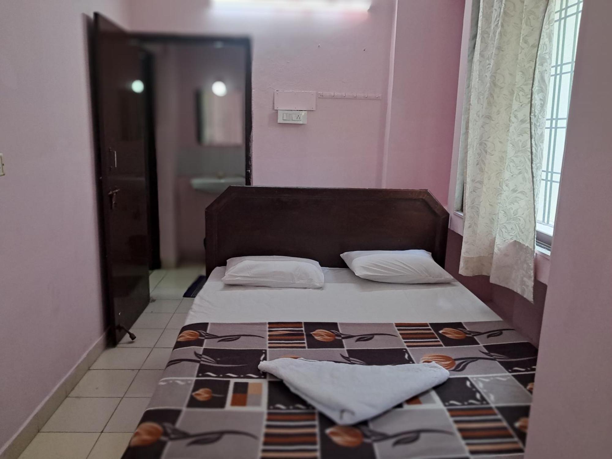 Haritha Apartments, Helpful Staff, Near Bus & Railway Station, Geyser, Tv, Best Priced Family-Only Apartments In Tirupati, Big Families, Groups Welcome Exterior photo