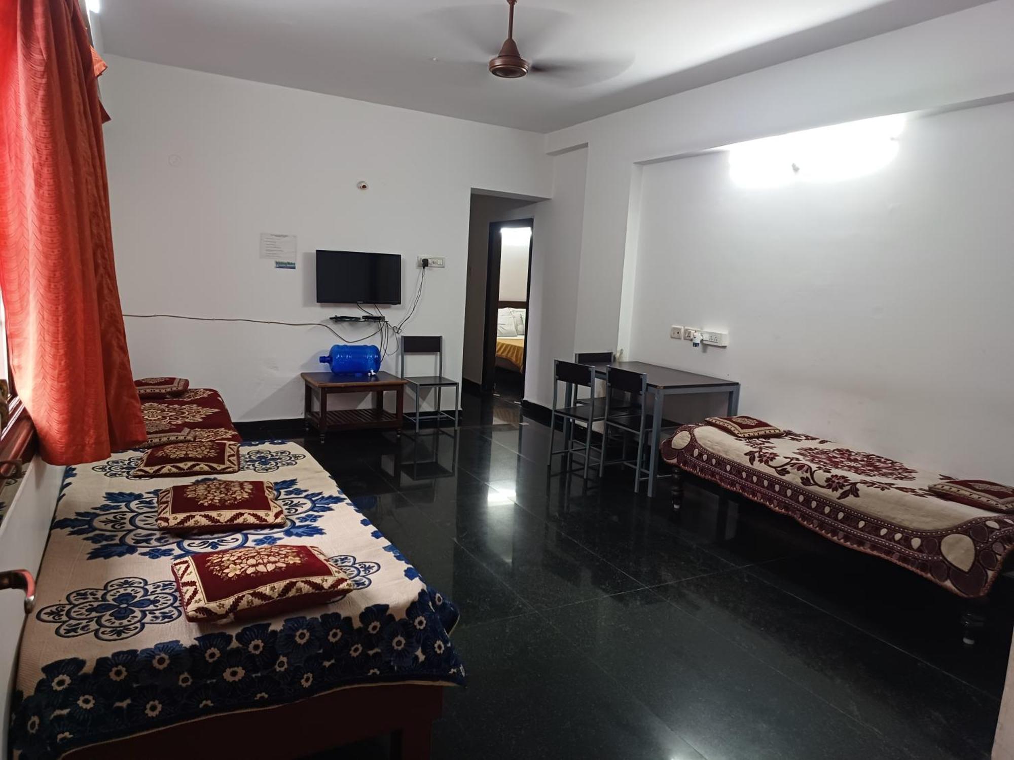 Haritha Apartments, Helpful Staff, Near Bus & Railway Station, Geyser, Tv, Best Priced Family-Only Apartments In Tirupati, Big Families, Groups Welcome Exterior photo