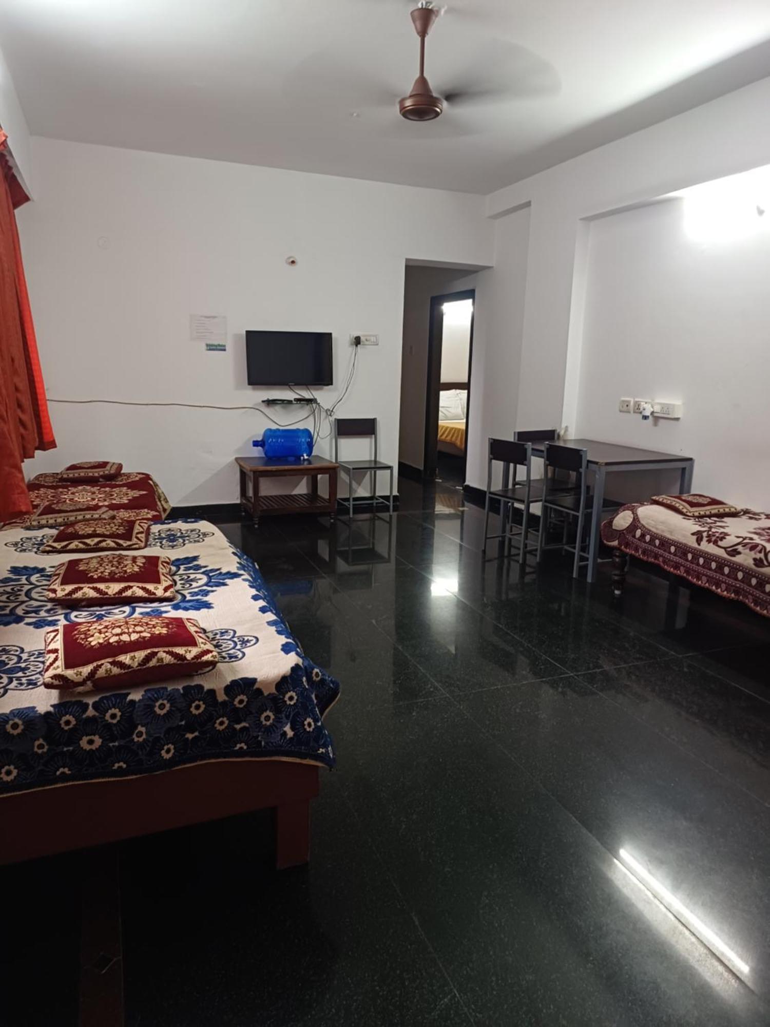 Haritha Apartments, Helpful Staff, Near Bus & Railway Station, Geyser, Tv, Best Priced Family-Only Apartments In Tirupati, Big Families, Groups Welcome Exterior photo