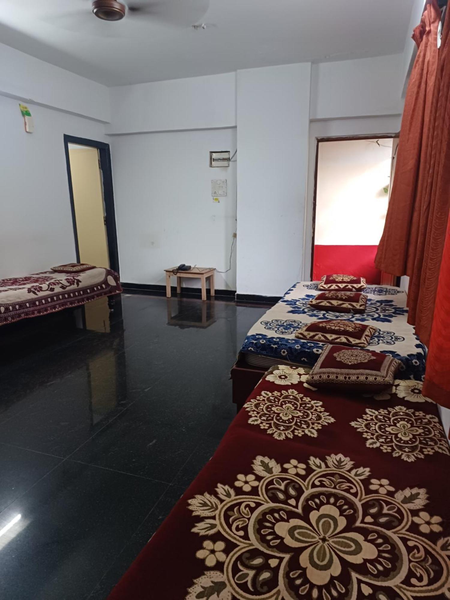 Haritha Apartments, Helpful Staff, Near Bus & Railway Station, Geyser, Tv, Best Priced Family-Only Apartments In Tirupati, Big Families, Groups Welcome Exterior photo