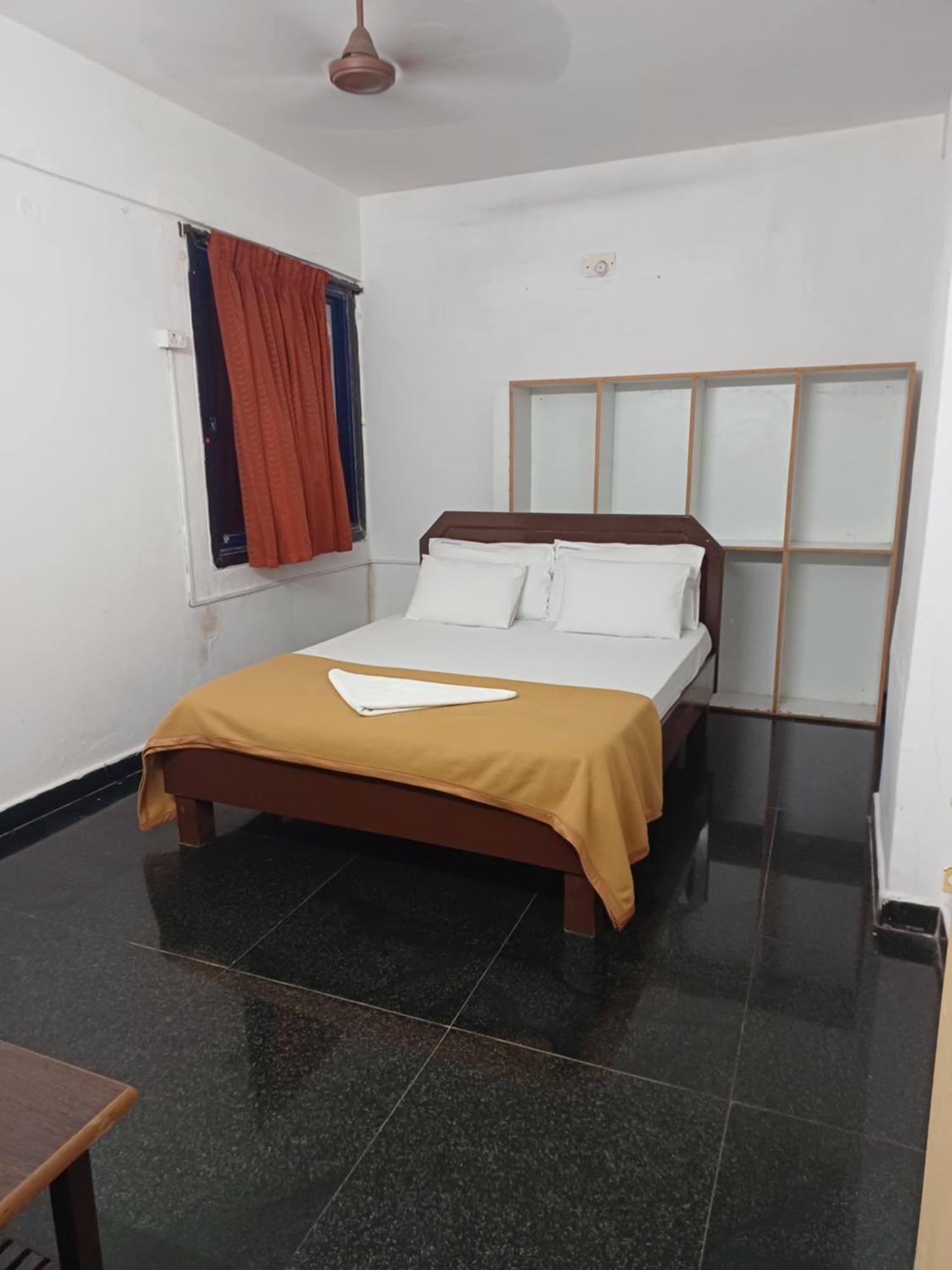 Haritha Apartments, Helpful Staff, Near Bus & Railway Station, Geyser, Tv, Best Priced Family-Only Apartments In Tirupati, Big Families, Groups Welcome Exterior photo