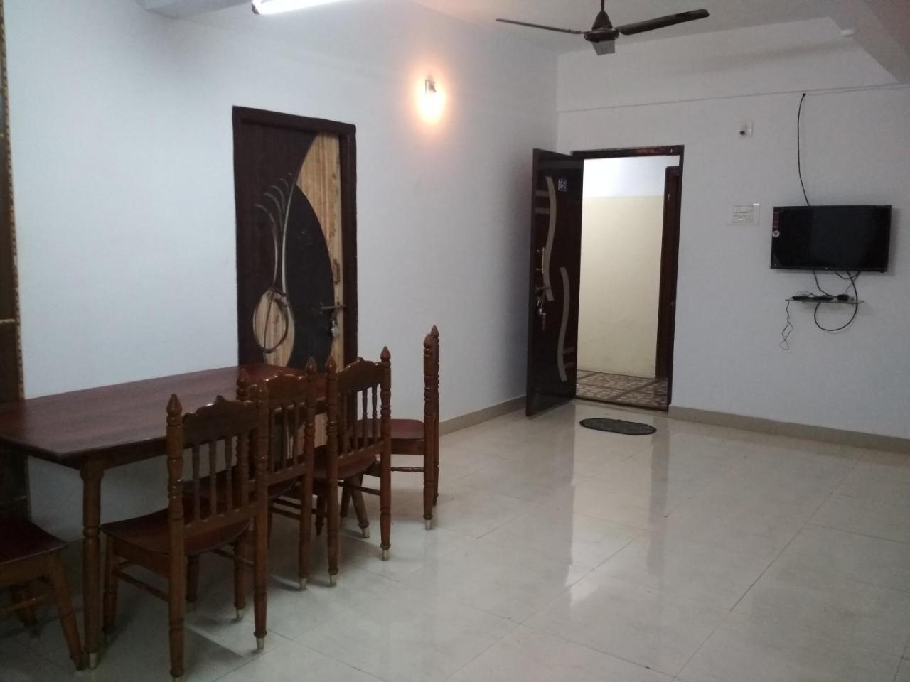 Haritha Apartments, Helpful Staff, Near Bus & Railway Station, Geyser, Tv, Best Priced Family-Only Apartments In Tirupati, Big Families, Groups Welcome Exterior photo