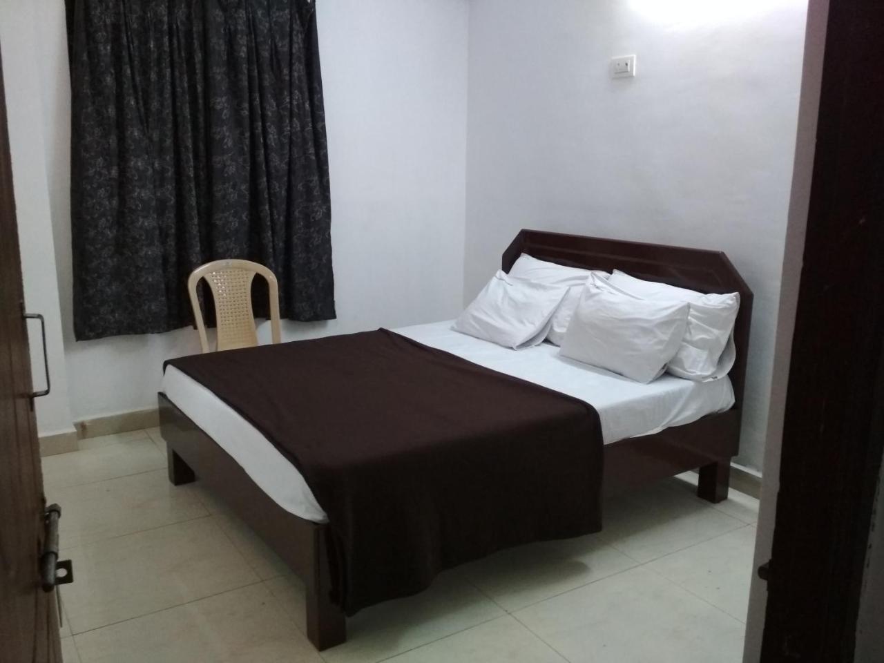 Haritha Apartments, Helpful Staff, Near Bus & Railway Station, Geyser, Tv, Best Priced Family-Only Apartments In Tirupati, Big Families, Groups Welcome Exterior photo