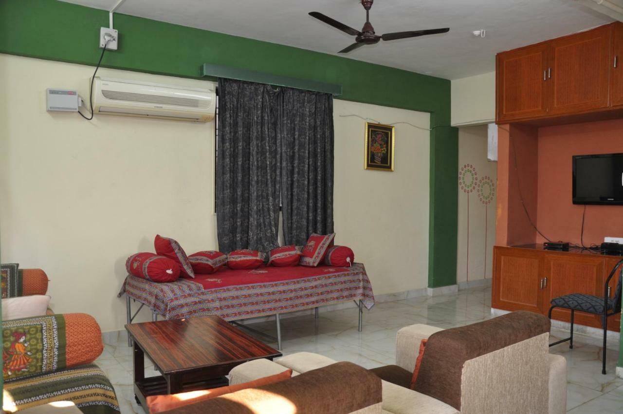 Haritha Apartments, Helpful Staff, Near Bus & Railway Station, Geyser, Tv, Best Priced Family-Only Apartments In Tirupati, Big Families, Groups Welcome Exterior photo