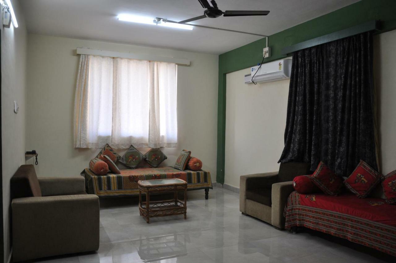 Haritha Apartments, Helpful Staff, Near Bus & Railway Station, Geyser, Tv, Best Priced Family-Only Apartments In Tirupati, Big Families, Groups Welcome Exterior photo