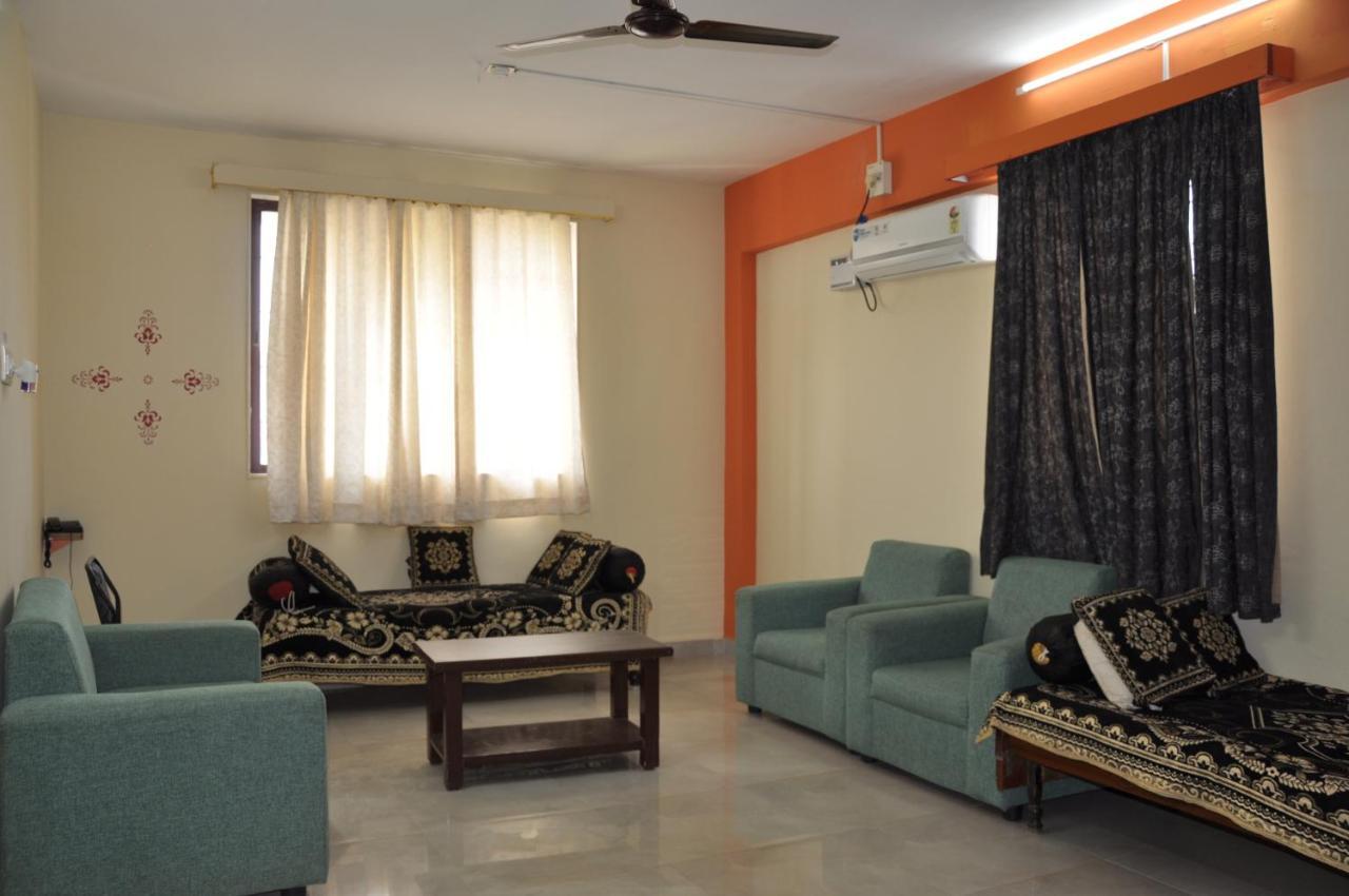 Haritha Apartments, Helpful Staff, Near Bus & Railway Station, Geyser, Tv, Best Priced Family-Only Apartments In Tirupati, Big Families, Groups Welcome Exterior photo