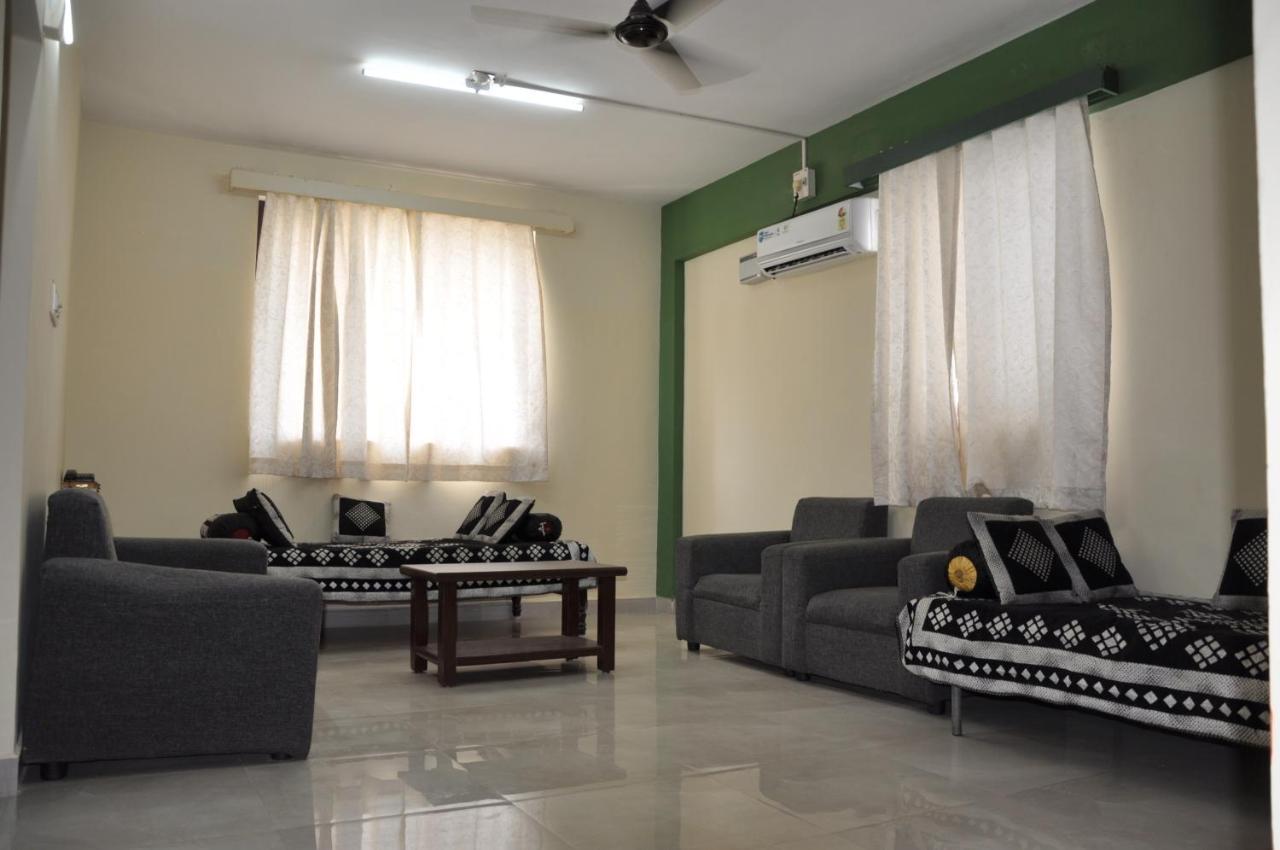 Haritha Apartments, Helpful Staff, Near Bus & Railway Station, Geyser, Tv, Best Priced Family-Only Apartments In Tirupati, Big Families, Groups Welcome Exterior photo